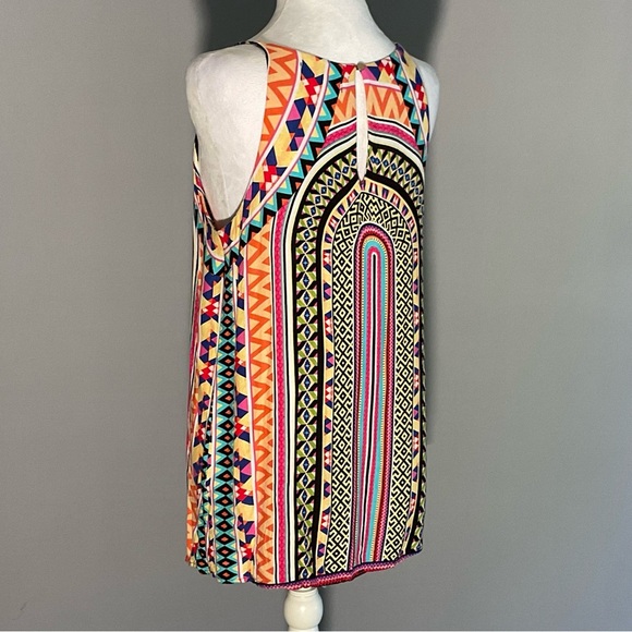 Colorful Groovy Small Geometric Patterned Sleeveless Blouse - Picture 6 of 12